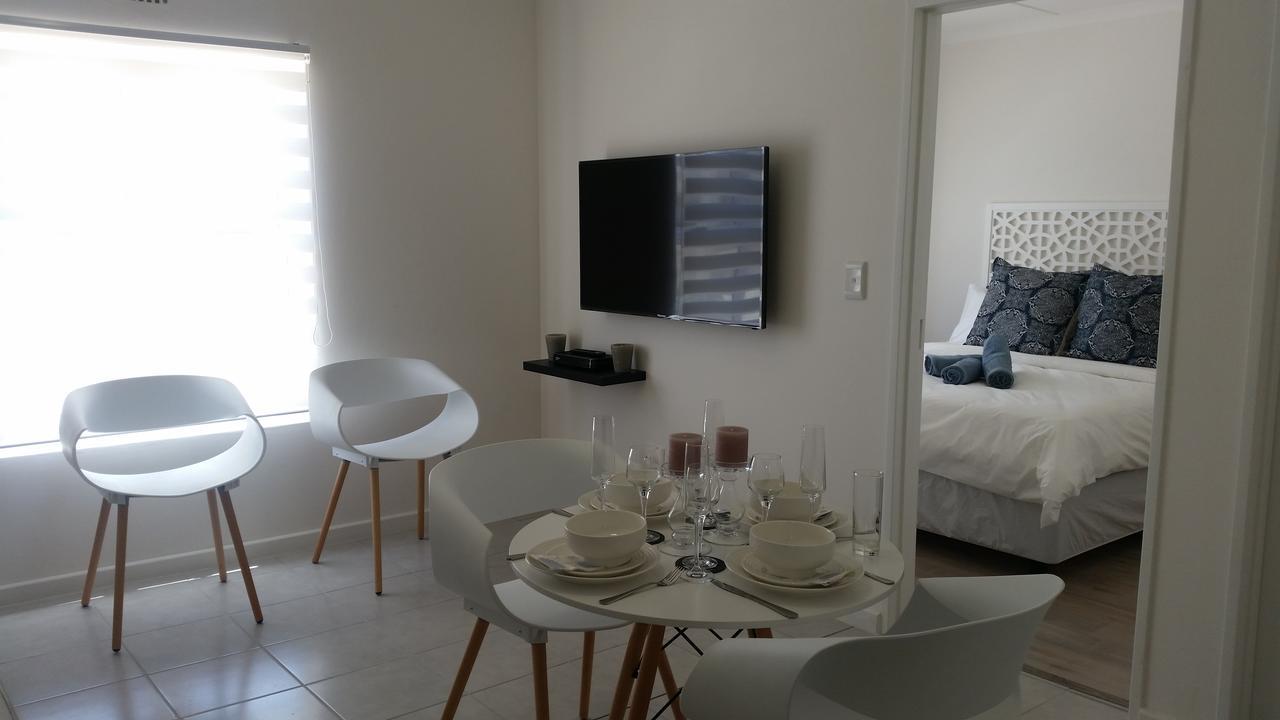 Appartamento Coral Sands On Muizenberg Esterno foto